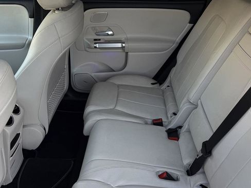 Used 2021 Mercedes-Benz GLB 250 4MATIC w/ Premium Package image 34