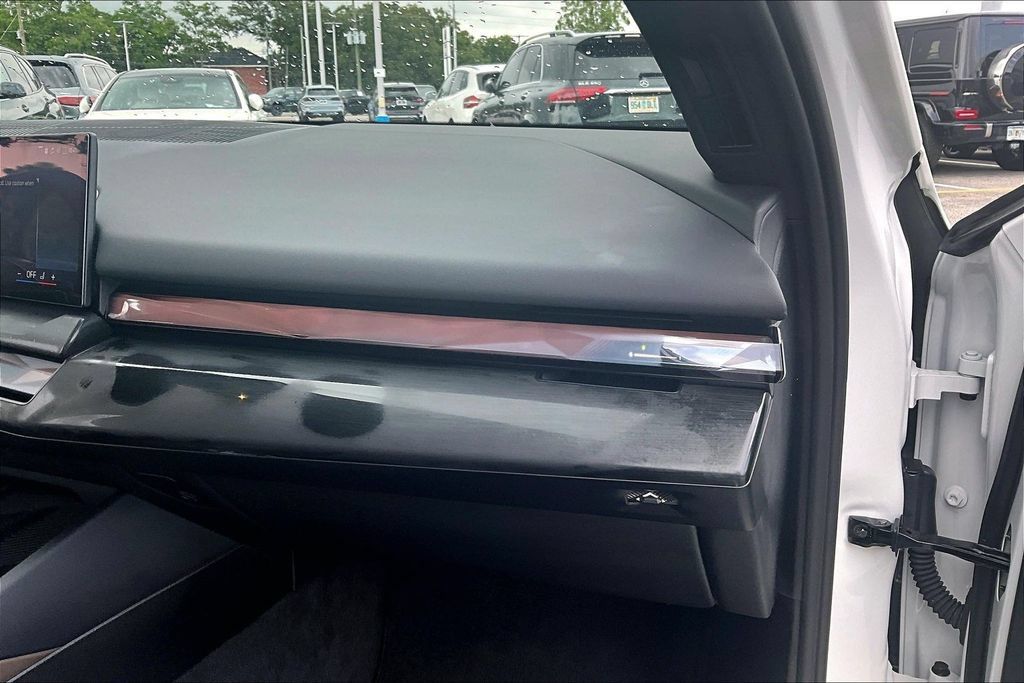Used 2026 BMW 550e xDrive AWD/4WD image 20