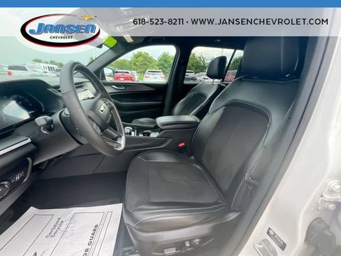 Used 2025 Jeep Grand Cherokee Altitude AWD/4WD image 18