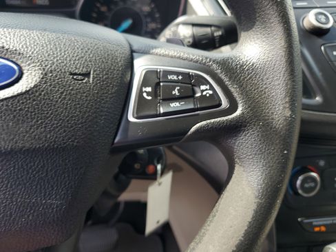 Used 2017 Ford Escape SE image 18