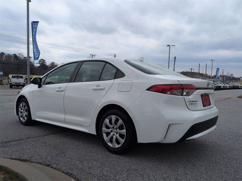 Used 2022 Toyota Corolla LE image 6