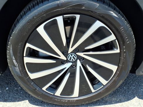 Certified 2023 Volkswagen ID.4 Pro S Plus AWD/4WD image 9