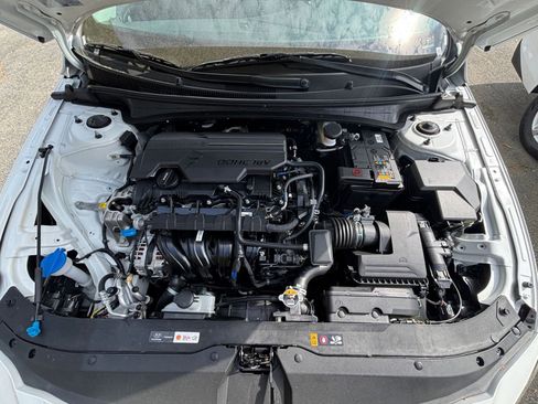 Used 2025 Hyundai Elantra SEL FWD image 34