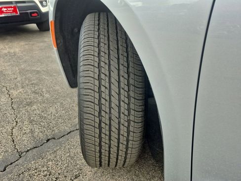 Used 2024 Chrysler Voyager LX image 24