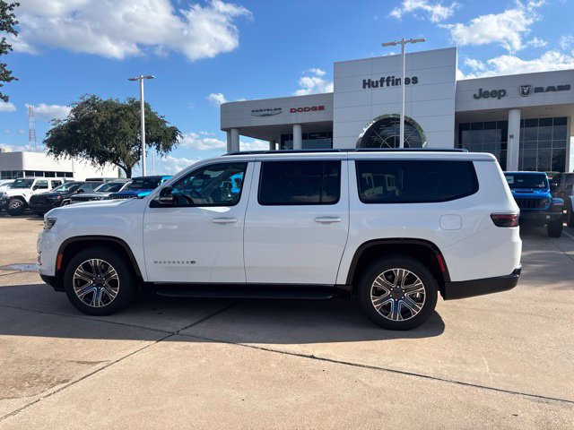 Used 2024 Jeep Wagoneer L Series II w/ Flexible Seating Group RWD image 8