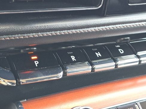 Used 2022 Lincoln Aviator Reserve w/ Elements Package Plus image 32