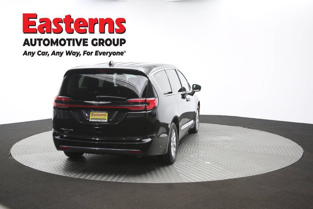 Used 2023 Chrysler Pacifica Touring-L FWD image 40