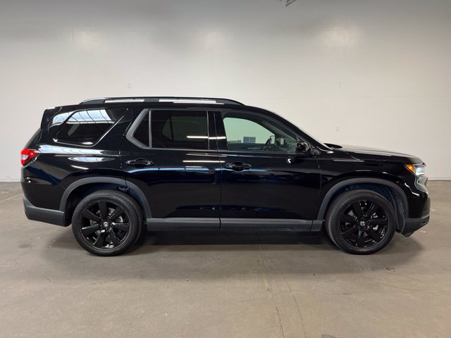Used 2025 Honda Pilot Black Edition image 2