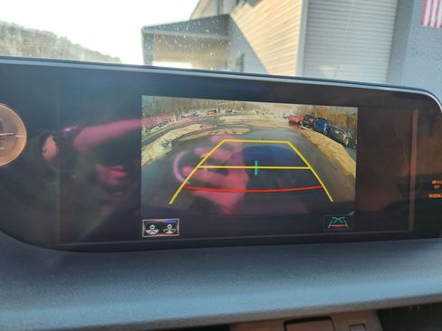 Used 2019 Lexus ES 300h image 34