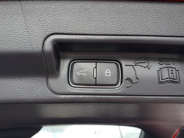 Used 2021 Ford Explorer XLT w/ Equipment Group 202A AWD/4WD image 10