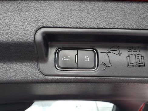 Used 2021 Ford Explorer XLT w/ Equipment Group 202A AWD/4WD image 10