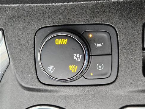 Used 2023 Chevrolet Traverse RS image 21