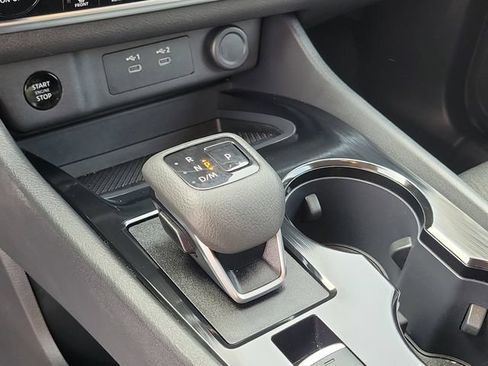 Used 2025 Nissan Rogue SV AWD/4WD image 34