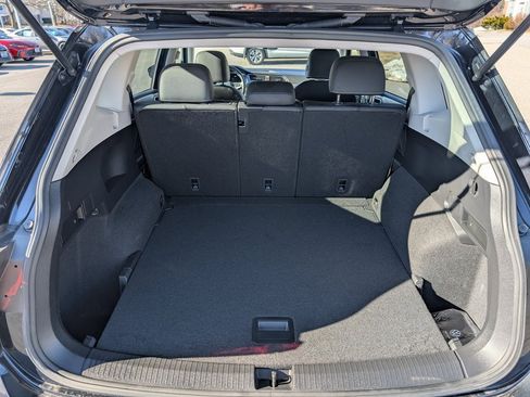 Used 2023 Volkswagen Tiguan SE image 13