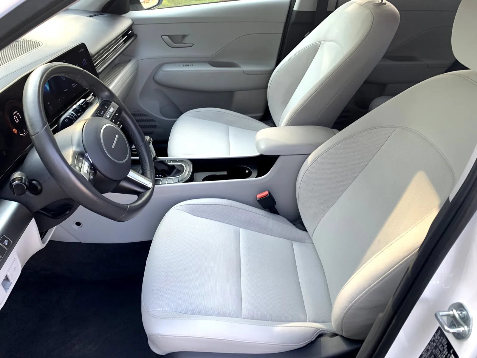 Used 2025 Hyundai Kona SEL FWD image 23