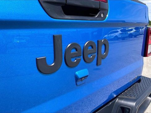 Used 2025 Jeep Gladiator Sport AWD/4WD image 27