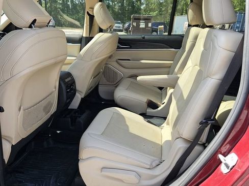 Used 2022 Jeep Grand Cherokee L Limited w/ Luxury Tech Group II RWD image 11
