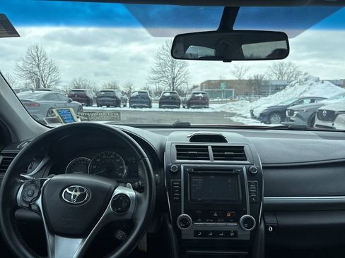 Used 2014 Toyota Camry SE image 10