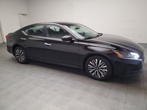 Used 2023 Nissan Altima 2.5 SV FWD image 11