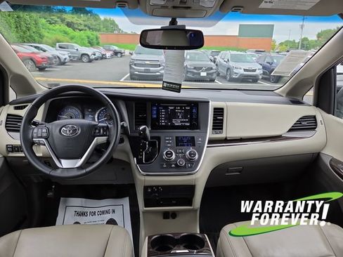 Used 2017 Toyota Sienna XLE Premium FWD image 10