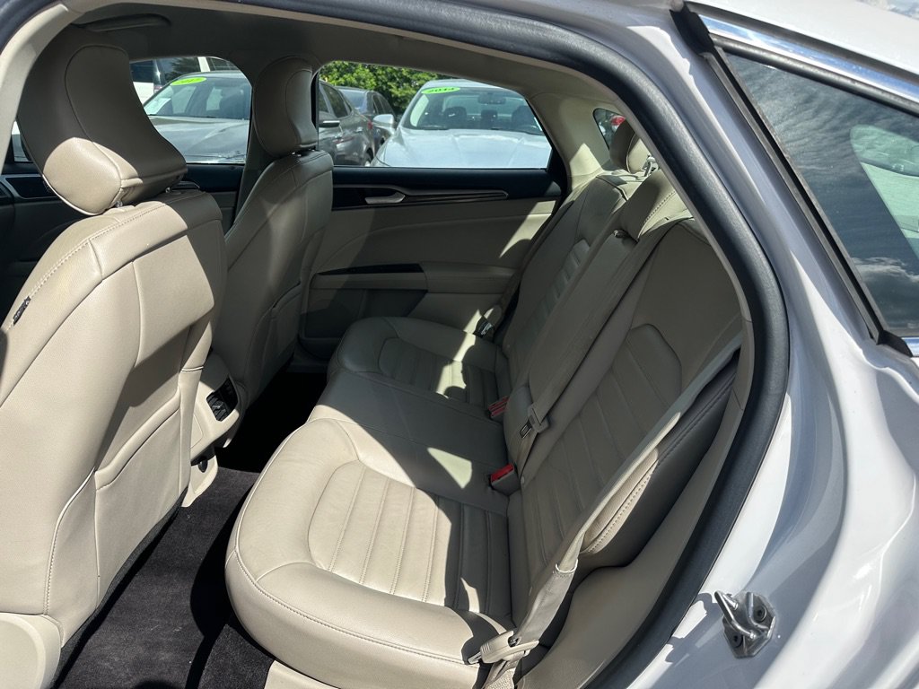 Used 2017 Ford Fusion SE w/ Fusion SE Technology Package FWD image 15