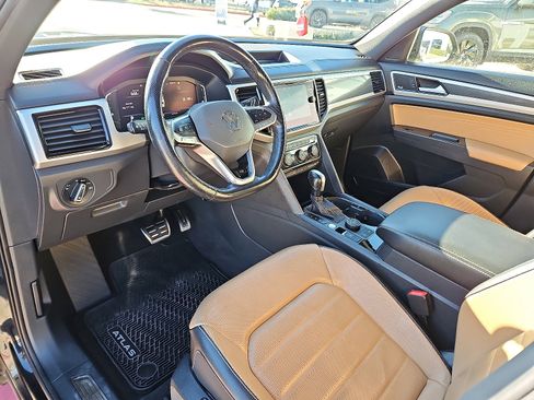 Certified 2022 Volkswagen Atlas Cross Sport SEL Premium R-Line image 11