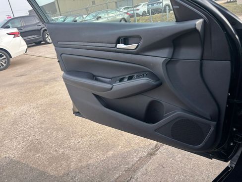 Used 2025 Nissan Altima 2.5 SV image 18