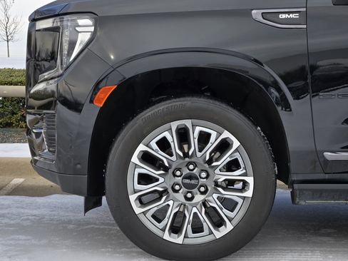 Used 2023 GMC Yukon XL Denali Ultimate image 11