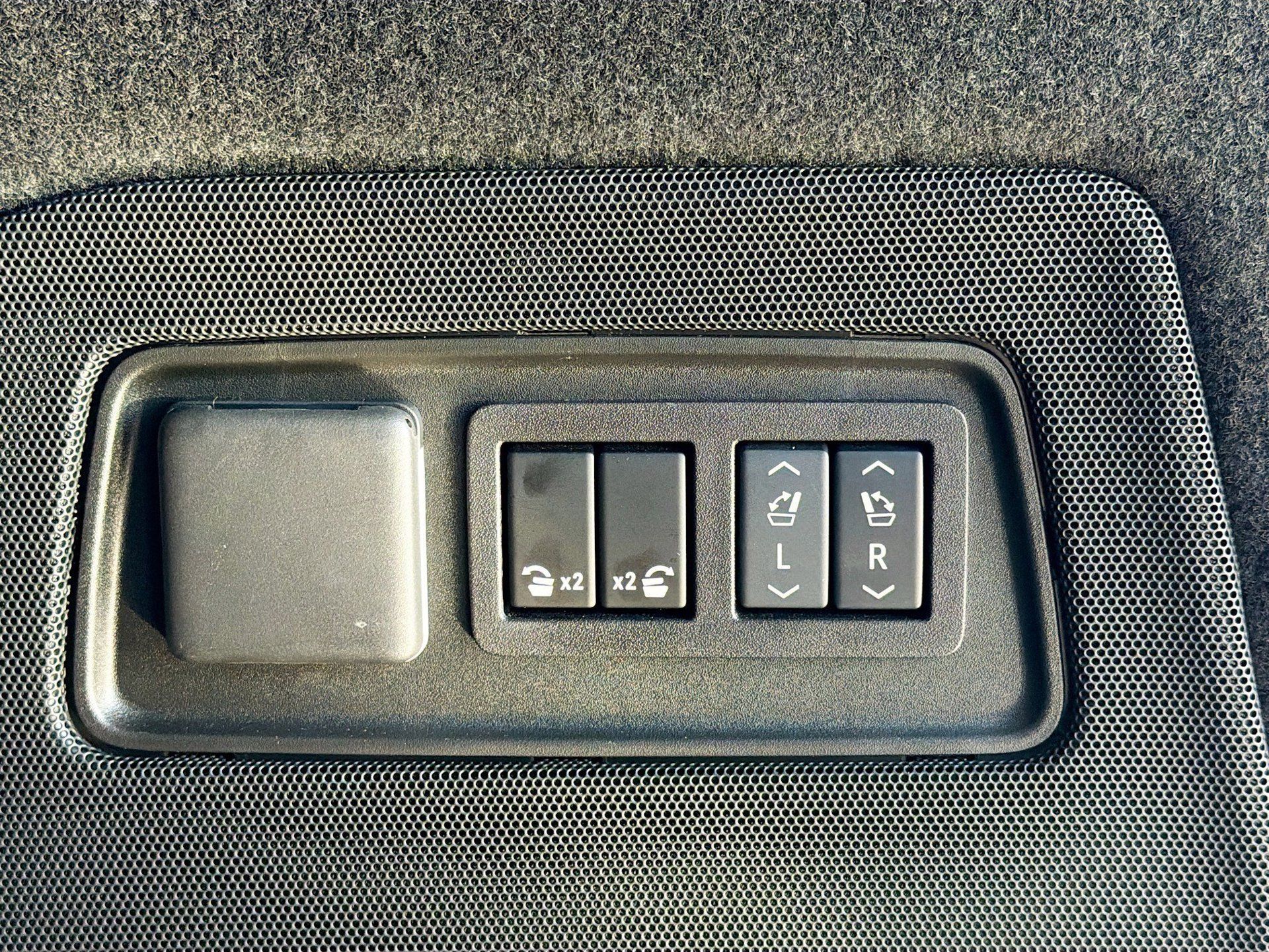 Used 2025 Cadillac Escalade Sport Platinum AWD/4WD image 13
