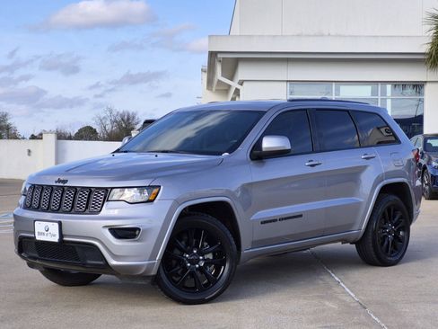 Used 2019 Jeep Grand Cherokee Altitude image 1