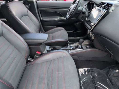 Used 2025 Mitsubishi Outlander Sport AWD image 30