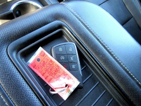 Used 2023 GMC Yukon SLT image 14