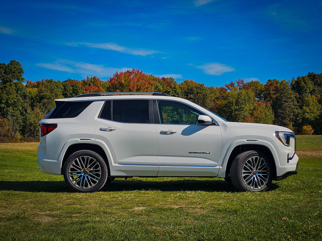 New 2027 GMC Terrain Denali AWD/4WD image 2