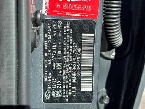 Certified 2024 Hyundai Venue SEL image 35