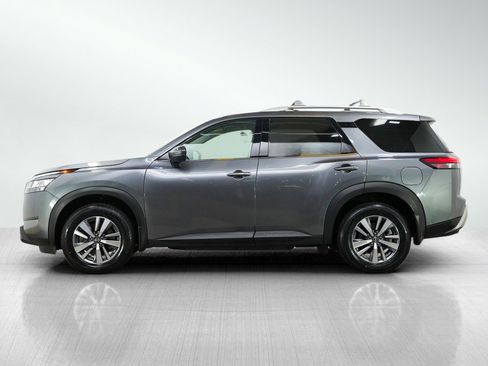 Used 2024 Nissan Pathfinder SL w/ Black Appearance Package AWD/4WD image 2