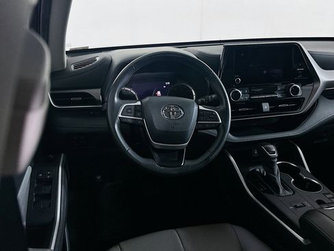 Used 2024 Toyota Highlander LE image 18