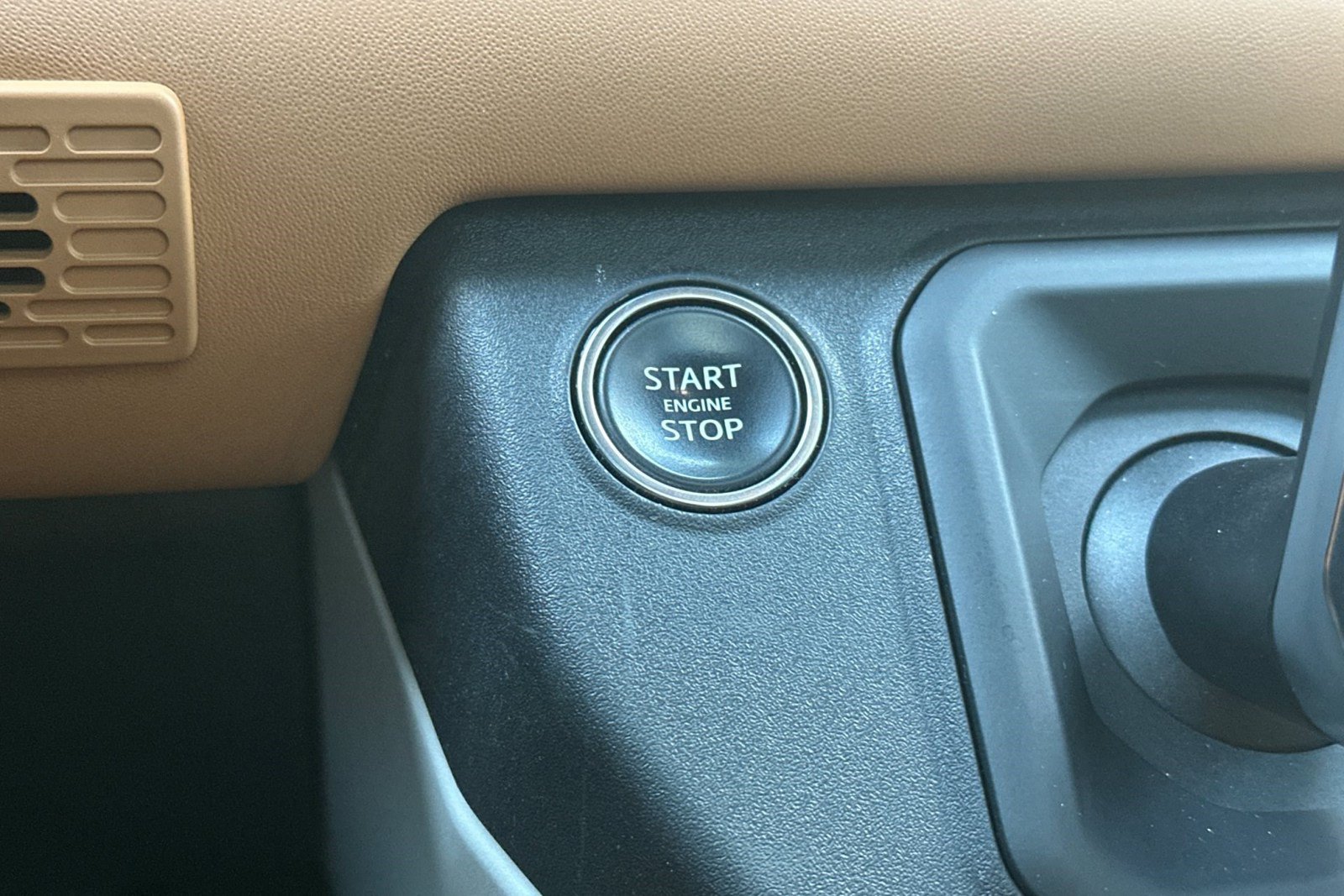 Used 2024 Land Rover Defender 130 X-Dynamic SE AWD/4WD image 35