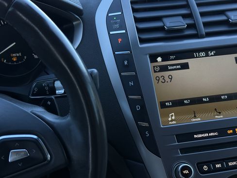 Used 2017 Lincoln MKZ Select w/ Climate Package image 25