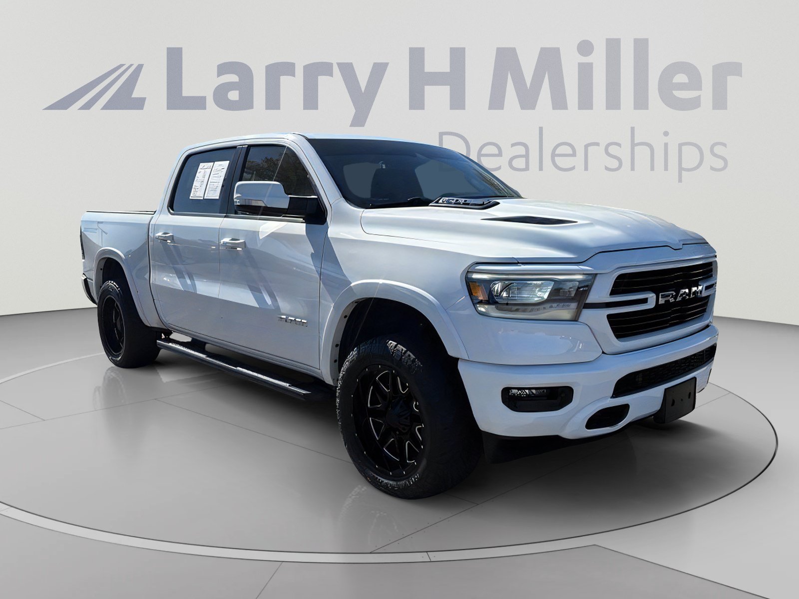 Used 2021 RAM 1500 Laramie w/ Sport Appearance Package AWD/4WD image 8