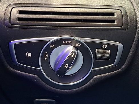Used 2021 Mercedes-Benz GLC 300 4MATIC image 26