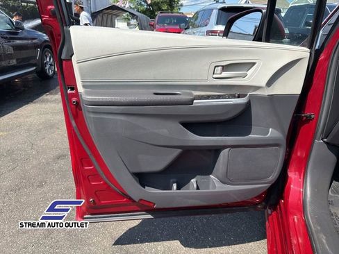 Used 2022 Toyota Sienna LE image 33