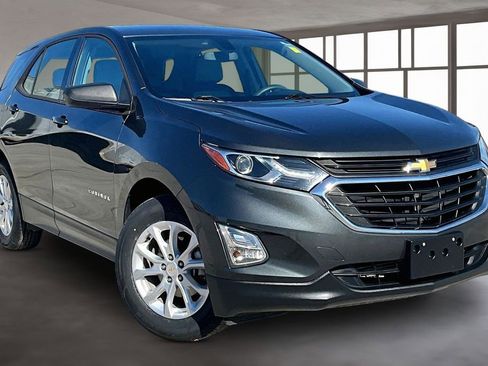 Used 2018 Chevrolet Equinox LS image 3