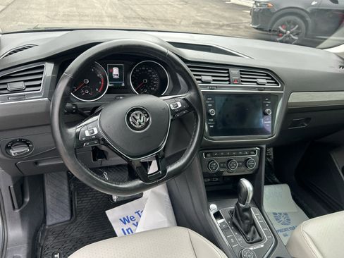 Used 2018 Volkswagen Tiguan SEL AWD/4WD image 14