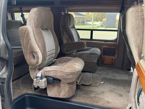 Used 1999 Chevrolet Express 1500 w/ Convenience Pkg image 16