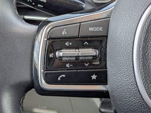 Certified 2024 Kia Carnival LX image 32