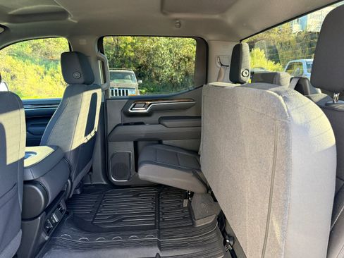 New 2026 GMC Sierra 1500 SLE w/ Max Trailering Package image 9
