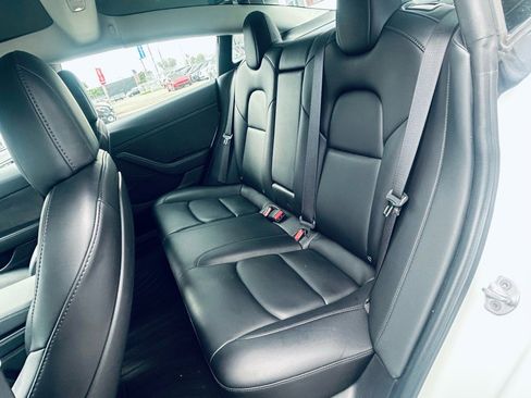 Used 2022 Tesla Model 3 Standard Range image 13