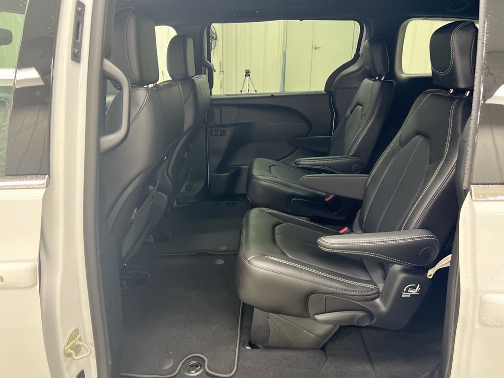 New 2027 Chrysler Pacifica Select AWD/4WD image 22