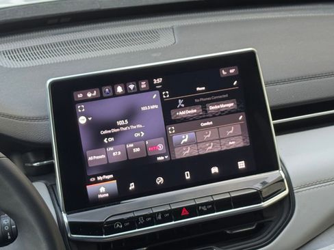 Used 2025 Jeep Compass Limited image 18