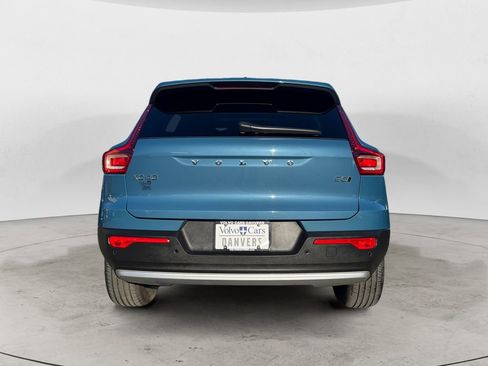 Certified 2025 Volvo XC40 B5 Core image 4